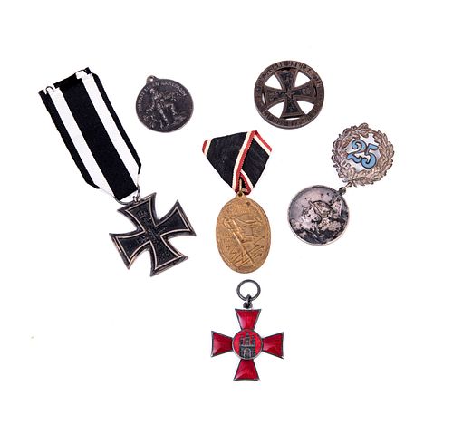 Lote de 6 medallas militares de la Gran Guerra. Alemania, 1914-1918. Elaboradas en hierro, níquel, bronce y metal plateado.