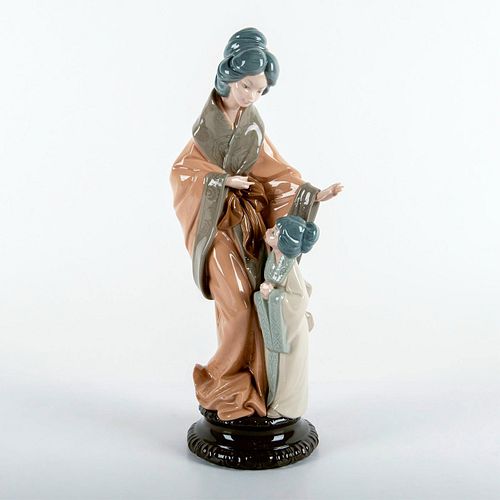 Japanese Mother and Daughter - Nao by Lladro Figurine