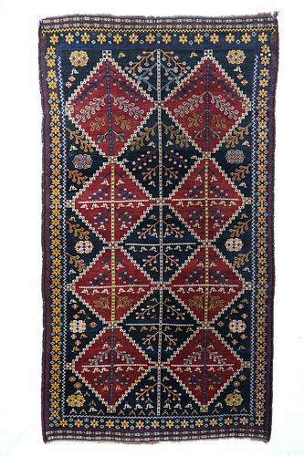 Antique Shiraz Rug, 4'7" x 8'5"