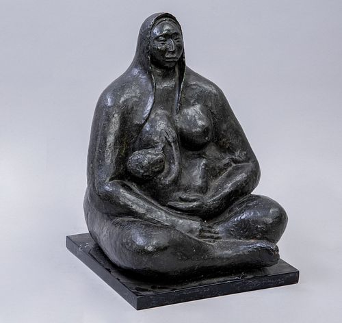 JORGE LUIS CUEVAS (Guadalajara, Jalisco, 1922 - ) Maternidad Firmada y fechada 77. Escultura en bronce X/ X. Con base de már...