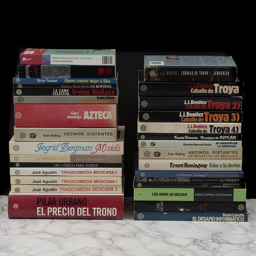 Lote de libros de la Editorial Planeta. Algunos títulos: El Virrey. Novela / Los Amos de México / El Enigma de Aztlán. Piezas: 30.