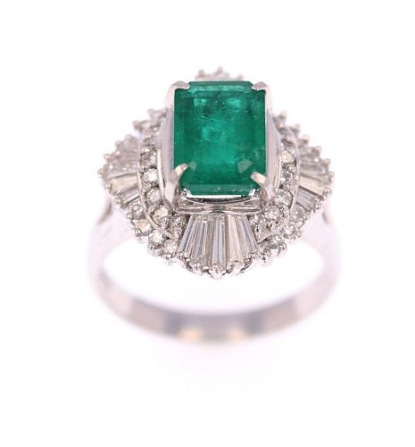 2.50cts Emerald Diamond & Platinum Ladies Ring