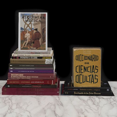 Libros sobre Ciencias Ocultas / Demonología / Alquimia / Símbolos / Sectas / Artes Oscuras / Ed y Lorraine Warren. Pzs: 17.