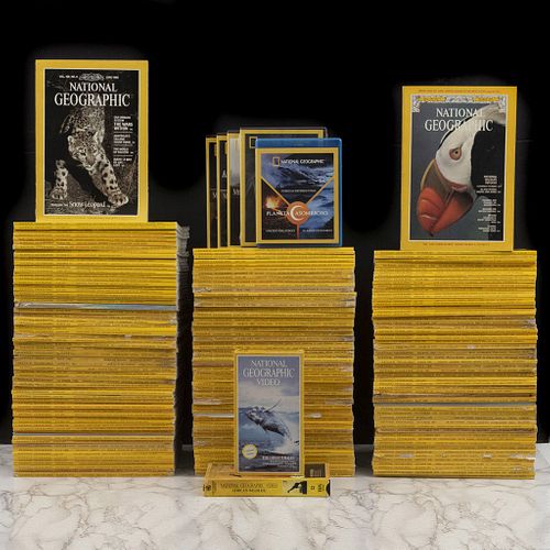 Colección de Revistas National Geographic. Algunos Títulos: Our National Parks.  -Between Montery Tides.  -Mount...