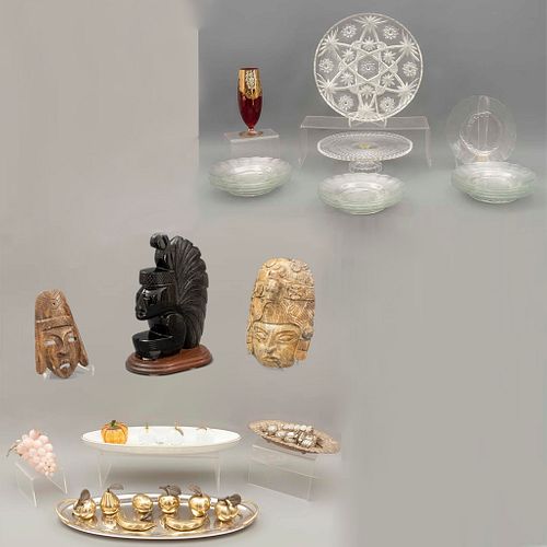 Lote de artículos decorativos y de mesa. Diferentes orígenes, SXX. Elaborados en obsidiana, metal, cuarzo rosa, vidrio, otros. Pzs: 34