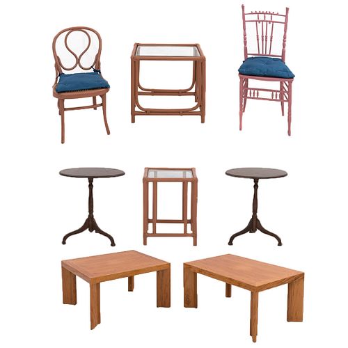 Lote de mesas y sillas. SXX. Elaboradas en madera y MDF. Consta de: 2 mesas tilt-top con cubierta oval. Otros. Piezas: 8