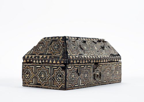 Nasrid box in marquetry inlay, Hispano Moresque work, Granada 14th - 15th centuries