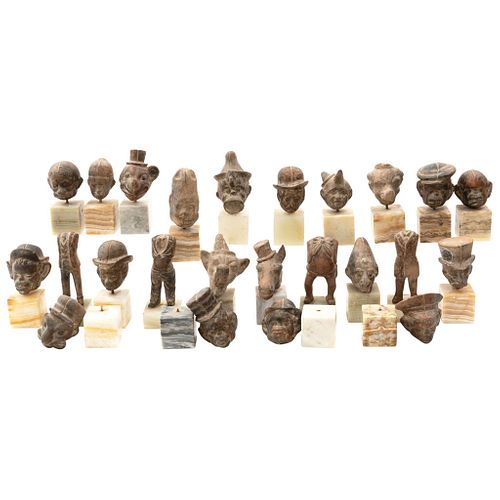 LOTE DE CABEZAS DE ANIMALES Y SERES FANTÁSTICOS SIGLO XX Fundición en bronce. Incluyen base de ónix 24 piezas 13 cm