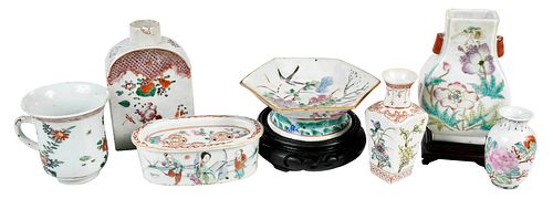 Seven Assorted Chinese Famille Rose Porcelain Objects