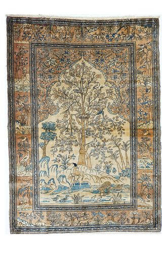 Antique Isfahan Rug, 4’8’’ x 6’7’’