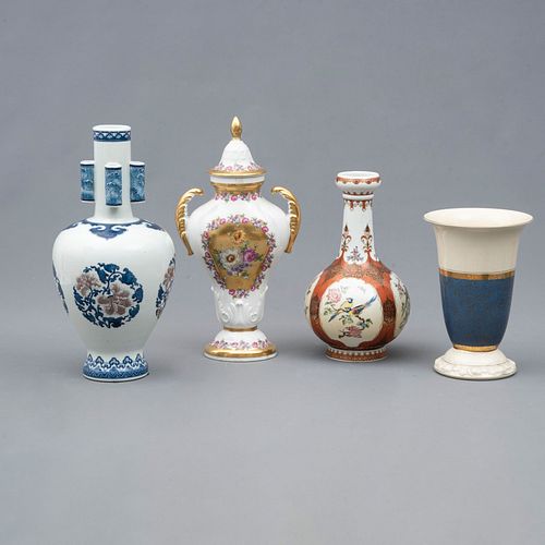 Lote de floreros y jarrón. Alemania y China, SXX. Elaborados en porcelana de Bavaria y cerámica. Marcas RW, Kaiser y otras.
