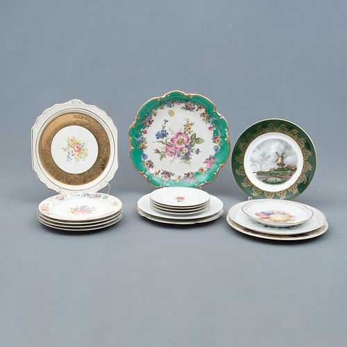Lote de platos y platones decorativos. Alemania, SXX. Elaborados en porcelana de Bavaria. Marcas Schumann, Hutschenreuther, otras Pzs16