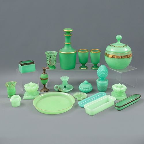Lote de artículos decorativos y de mesa. Principios del SXX. Elaborados en vidrio y cristal opalino color verde. Aplicaciones de metal.
