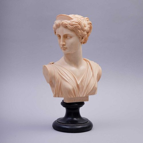 G. RUGGERI (Italia, siglo XX). Busto de Artemisa. Firmada. Elaborada en pasta con base. Acabado crudo. 33 cm de altura.