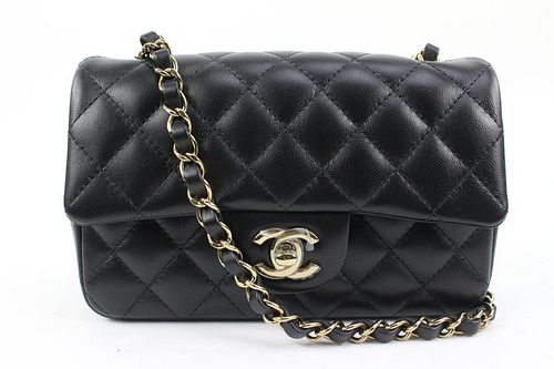 CHANEL 22P BLACK QUILTED LAMBSKIN MINI CLASSIC FLAP GOLD CHAIN BAG