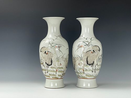 A Pair of Famille Rose Porcelain Vase Hongxian Mark