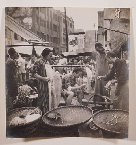 Cecil Beaton: Street Stalls in a Chungking Market, 1945