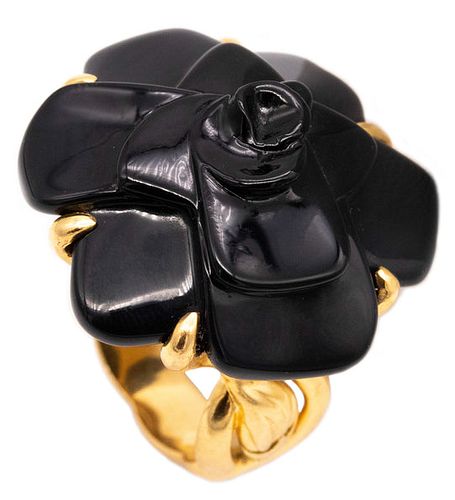 Chanel Paris Camelia flower Ring in 18k gold with onyx
