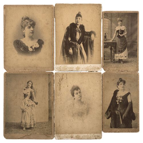 Damas Españolas Principios del Siglo XX Fotografías, 19. 5 x 22 cm. (2) y 21.5 x 16.5 cm. (4). Dos son de "A. Barcia. Prim...