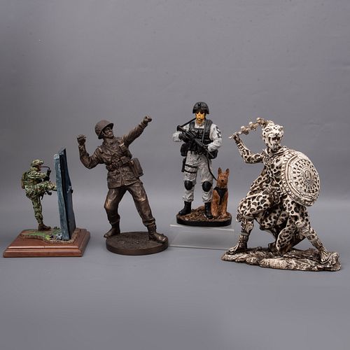Lote de 4 soldados. México, SXX. Elaborados en resina. Consta de: Soldado con granada, soldado con perro, guerrero jaguar, otro