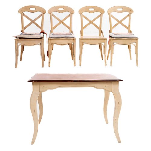 Antecomedor. SXX. Elaborado en madera entintada. Consta de: mesa y 4 sillas. Mesa con cubierta cuadrangular y soportes semicurvos.