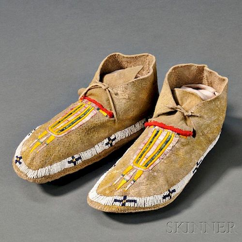 Central Plains Beaded and Quilled Man's Moccasins