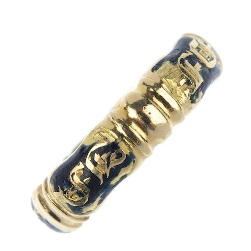 An early Victorian 18ct gold enamel memorial ring. Designed as a series of two letter and black enam