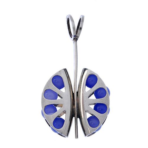 ELLIS & KAUPPI FOR KUPITTAAN KULTA - a pendant. Designed as a stylised butterfly with spherical blue