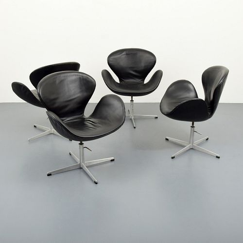 Arne Jacobsen "Swan" Lounge Chairs, Set of 4
