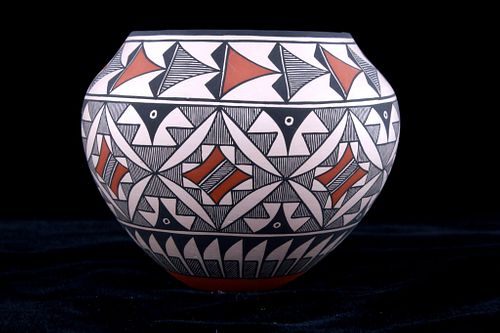 Navajo Acoma Signed Pottery Jar By D. Victorino
