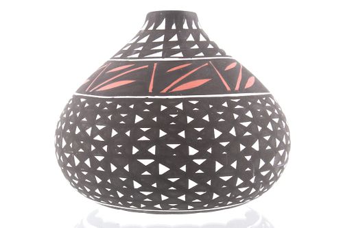 Navajo Acoma Signed Pottery Jar By Linda Concho