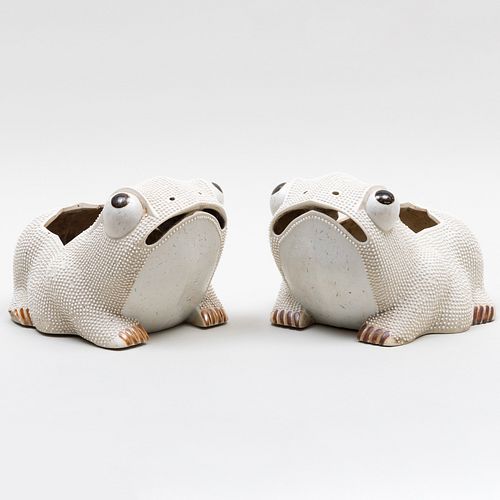 Pair of Chinese Export Style Porcelain Frog Form JardiniÃ¨res