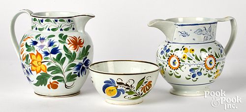 Two pearlware creamers and a bowl, early 19th c.