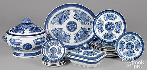 Sixteen pieces of Chinese export porcelain