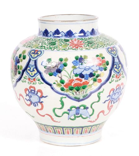 Wucai Style Chinese Porcelain Vase