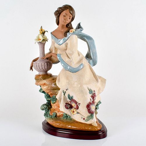 Garden Breeze 1013583 - Lladro Porcelain Figurine