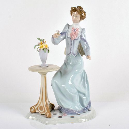 A Lovely Thought 1006518 - Lladro Porcelain Figurine