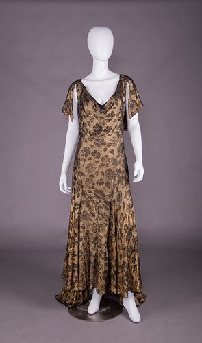 TRAINED LAMÉ EVENING GOWN, EARLY 1930s