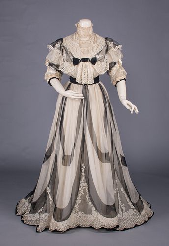 PRINTED CREPE DE CHINE EVENING GOWN, c. 1905