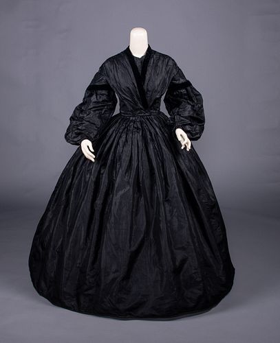 BLACK SILK TAFFETA MOURNING DRESS, c. 1840