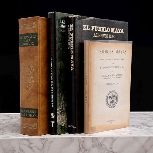 Libros sobre la Cultura Maya. Códices Mayas / Diccionario Maya Cordemex / El Pueblo Maya. Piezas: 4.