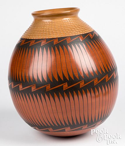 Mata Ortiz pottery round bottomed vessel