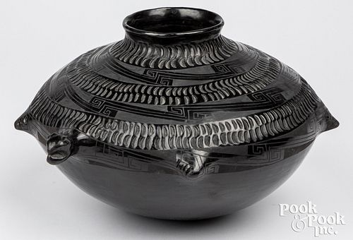 Reynalda Quezada Mata Ortiz effigy pottery vessel