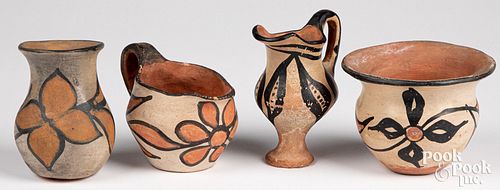 Four pieces of Santo Domingo Pueblo Indian pottery