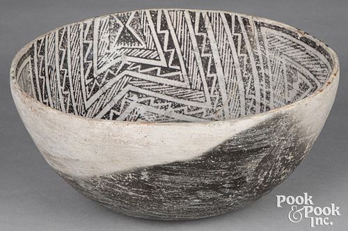 Large Anasazi Pueblo Indian culture pottery bowl