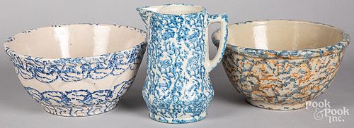 Three pieces of blue and white spongeware, 19th c.