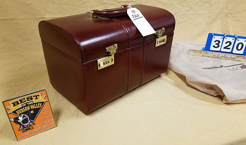 ITALIAN EURO CHIC RED LEATHER TRAVEL CASE