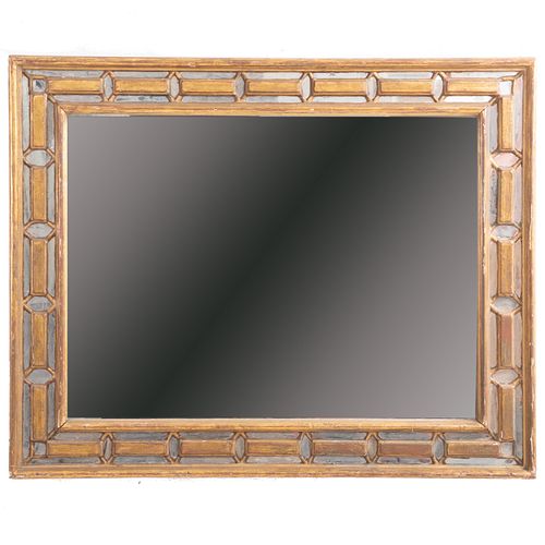 Espejo. Principios del SXX. Marco de madera dorada con luna rectangular. Decorado con molduras y mosaicos de espejo en el marco.