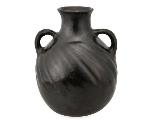 An early Santa Clara Pueblo blackware pottery vessel