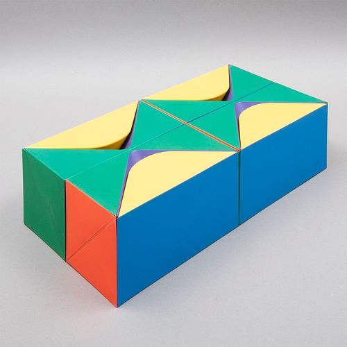 ENRIQUE CARBAJAL "SEBASTIAN" (Camargo, Chihuahua, 1947 - ) Cubo transformable. Polímero inyectado 287/500. 20 x 20 x 20 cm
